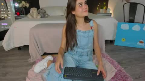 Alanna Cute Russell online show from May 20, 8:04 pm