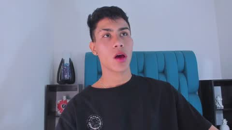 Snapshot of alannaughty_ chatting on January 6, 9:22 pm alannaughty_ online show from January 6, 9:22 pm