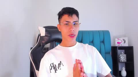 Snapshot of alannaughty_ chatting on January 23, 10:01 pm alannaughty_ online show from January 23, 10:01 pm