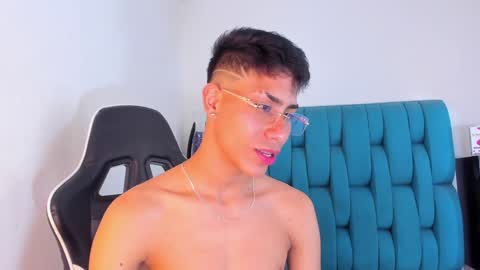 Snapshot of alannaughty_ chatting on January 26, 10:34 am alannaughty_ online show from January 26, 10:34 am