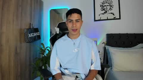 Snapshot of alannaughty_ chatting on August 6, 11:06 pm alannaughty_ online show from August 6, 11:06 pm