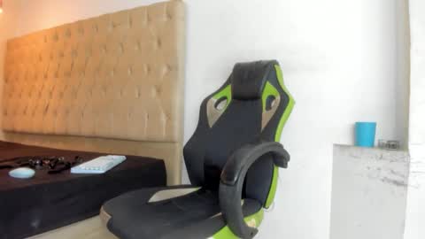 alantrickz365 online show from March 13, 1:45 am