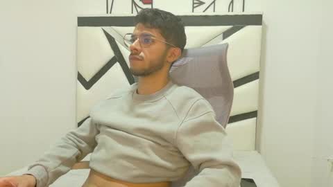 alanvilla_lobo online show from October 11, 7:34 pm
