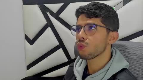 alanvilla_lobo online show from October 13, 7:14 pm
