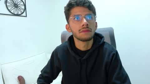 alanvilla_lobo online show from October 18, 12:28 pm