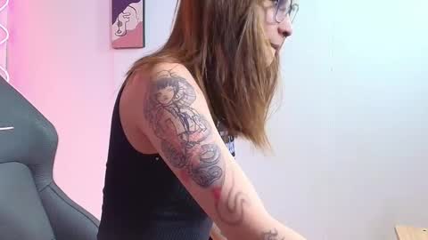 Snapshot of alaska_tay1 chatting on October 30, 10:10 pm alaska_tay1 online show from October 30, 10:10 pm