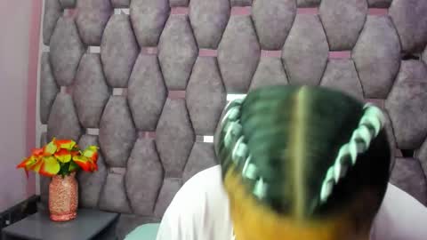 Snapshot of alasmith_ chatting on November 18, 2:17 am AlaSmith online show from November 18, 2:17 am