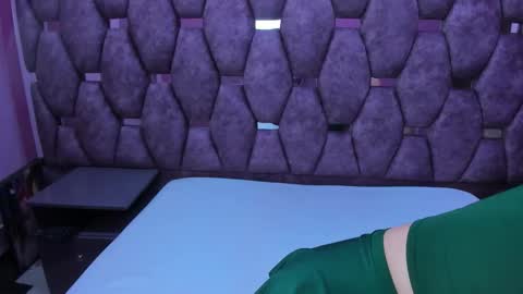 Snapshot of alasmith_ chatting on December 1, 2:16 am AlaSmith online show from December 1, 2:16 am