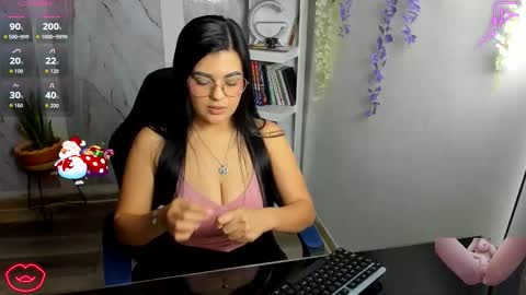 Snapshot of alayasmile chatting on December 1, 1:10 am Alaya online show from December 1, 1:10 am