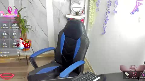 Snapshot of alayasmile chatting on December 14, 11:42 pm Alaya online show from December 14, 11:42 pm