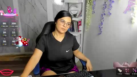 Snapshot of alayasmile chatting on December 17, 11:00 pm Alaya online show from December 17, 11:00 pm