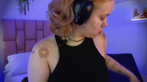 Snapshot of albaandthayron chatting on October 1, 11:27 am albaandthayron online show from October 1, 11:27 am