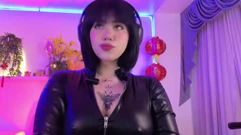 Snapshot of albaandthayron chatting on November 5, 12:16 pm albaandthayron online show from November 5, 12:16 pm