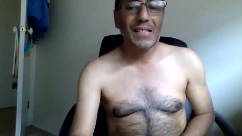 Snapshot of albalchal1973 chatting on February 12, 1:33 am albalchal1973 online show from February 12, 1:33 am