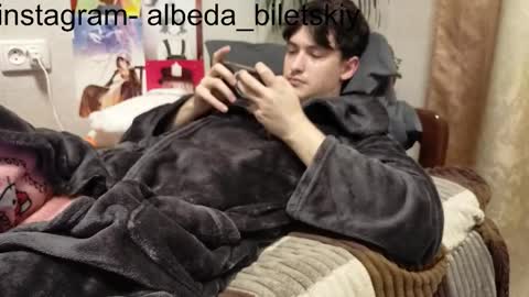 Snapshot of albeda22 chatting on October 16, 12:33 am Albedo online show from October 16, 12:33 am