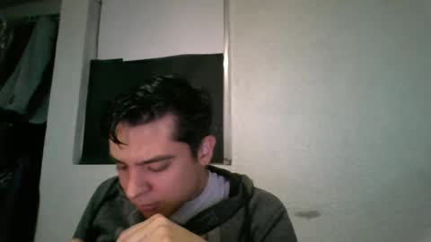 Snapshot of albertoarenas16 chatting on May 25, 5:35 am albertoarenas16 online show from May 25, 5:35 am