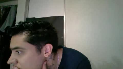 Snapshot of albertoarenas16 chatting on May 26, 2:07 am albertoarenas16 online show from May 26, 2:07 am