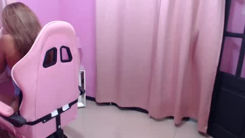 Snapshot of aldana_stone chatting on November 15, 9:00 pm aldana_stone online show from November 15, 9:00 pm