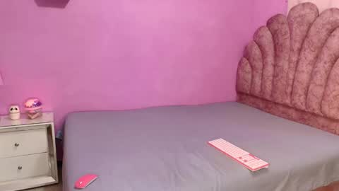 Snapshot of aldana_stone chatting on December 17, 3:40 pm aldana_stone online show from December 17, 3:40 pm