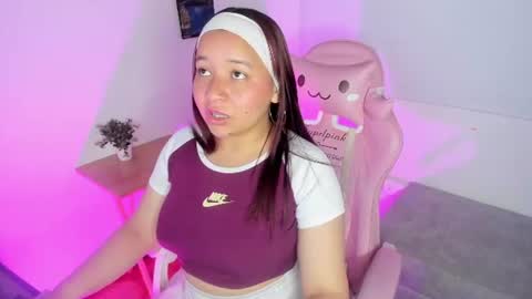 Snapshot of ale_alejandra chatting on June 20, 2:42 pm Alejandra online show from June 20, 2:42 pm