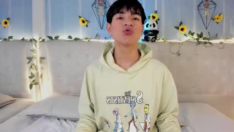 Snapshot of ale_aurarashi chatting on December 1, 4:50 am ale_aurarashi online show from December 1, 4:50 am