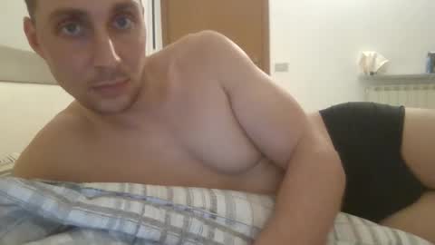 Snapshot of aledewalt chatting on December 22, 12:28 am call me on skp alexdewalt online show from December 22, 12:28 am