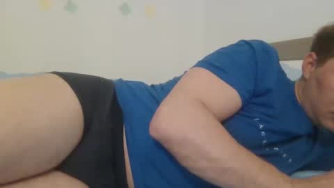 Snapshot of aledewalt chatting on January 19, 11:32 pm call me on skp alexdewalt online show from January 19, 11:32 pm