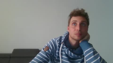 Snapshot of aledewalt chatting on February 7, 1:43 pm call me on skp alexdewalt online show from February 7, 1:43 pm