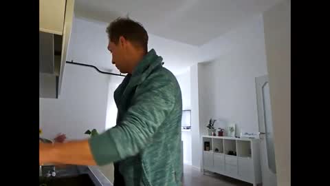 Snapshot of aledewalt chatting on March 10, 8:37 am call me on skp alexdewalt online show from March 10, 8:37 am