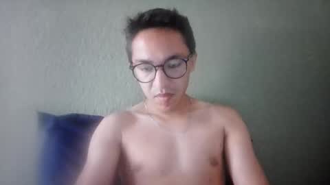 Snapshot of aleexrune chatting on May 6, 3:17 pm aleexrune online show from May 6, 3:17 pm