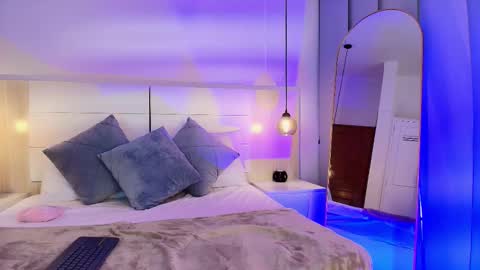 Snapshot of alehia_cute chatting on November 6, 1:17 am Alehia Cute online show from November 6, 1:17 am