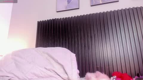 Snapshot of aleja__slav3 chatting on February 22, 9:23 am aleja__slav3 online show from February 22, 9:23 am