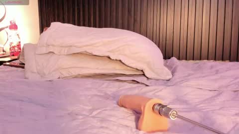 Snapshot of aleja__slav3 chatting on March 4, 9:18 am aleja__slav3 online show from March 4, 9:18 am