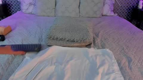 Snapshot of aleja_bloom chatting on November 14, 12:59 pm aleja_bloom online show from November 14, 12:59 pm