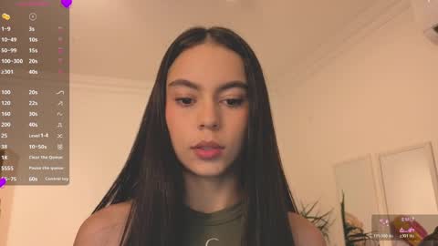 Snapshot of alejaa___ chatting on May 6, 11:15 am Alejandra online show from May 6, 11:15 am