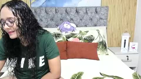 alejandra_evanss online show from July 29, 2:43 am