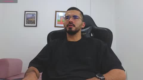 Snapshot of alejandroo_7 chatting on December 16, 4:34 pm alejandroo_7 online show from December 16, 4:34 pm