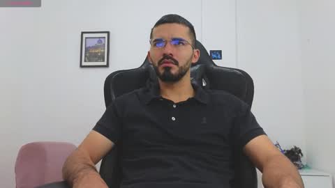 Snapshot of alejandroo_7 chatting on December 18, 4:35 pm alejandroo_7 online show from December 18, 4:35 pm