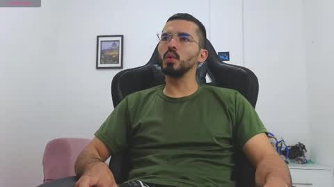 Snapshot of alejandroo_7 chatting on December 20, 5:20 pm alejandroo_7 online show from December 20, 5:20 pm