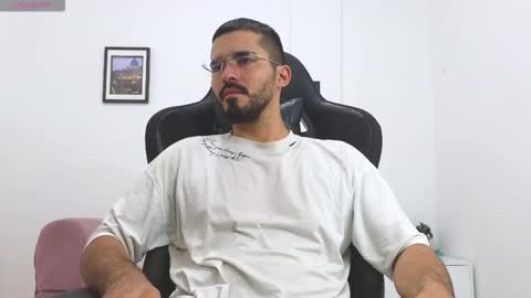 Snapshot of alejandroo_7 chatting on December 21, 7:43 pm alejandroo_7 online show from December 21, 7:43 pm