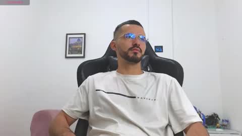 Snapshot of alejandroo_7 chatting on January 6, 4:11 pm alejandroo_7 online show from January 6, 4:11 pm