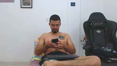 Snapshot of alejandroo_7 chatting on February 3, 6:46 pm alejandroo_7 online show from February 3, 6:46 pm
