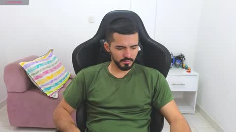 Snapshot of alejandroo_7 chatting on February 4, 6:25 pm alejandroo_7 online show from February 4, 6:25 pm