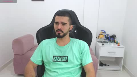 Snapshot of alejandroo_7 chatting on February 5, 5:28 pm alejandroo_7 online show from February 5, 5:28 pm