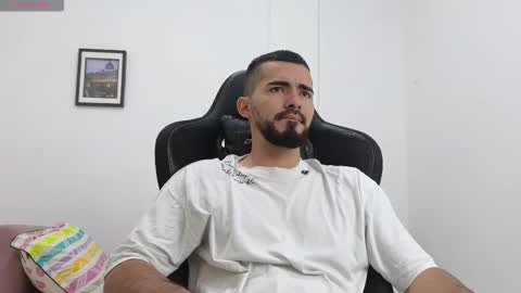 Snapshot of alejandroo_7 chatting on February 13, 4:03 pm alejandroo_7 online show from February 13, 4:03 pm