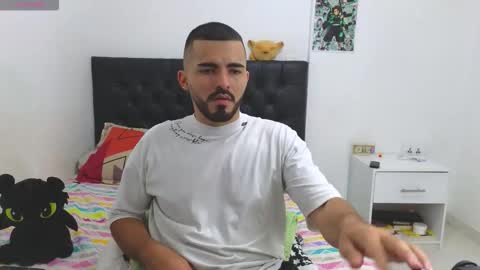 Snapshot of alejandroo_7 chatting on March 7, 9:45 pm alejandroo_7 online show from March 7, 9:45 pm