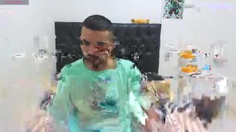 Snapshot of alejandroo_7 chatting on April 24, 8:33 pm alejandroo_7 online show from April 24, 8:33 pm