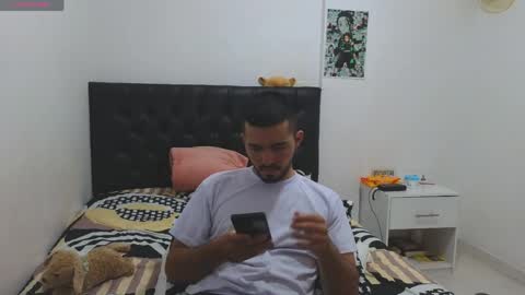 Snapshot of alejandroo_7 chatting on April 28, 9:31 pm alejandroo_7 online show from April 28, 9:31 pm
