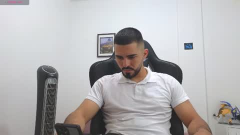 Snapshot of alejandroo_7 chatting on June 15, 9:06 pm alejandroo_7 online show from June 15, 9:06 pm
