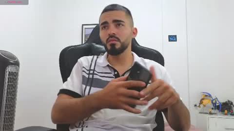 Snapshot of alejandroo_7 chatting on June 17, 8:32 pm alejandroo_7 online show from June 17, 8:32 pm